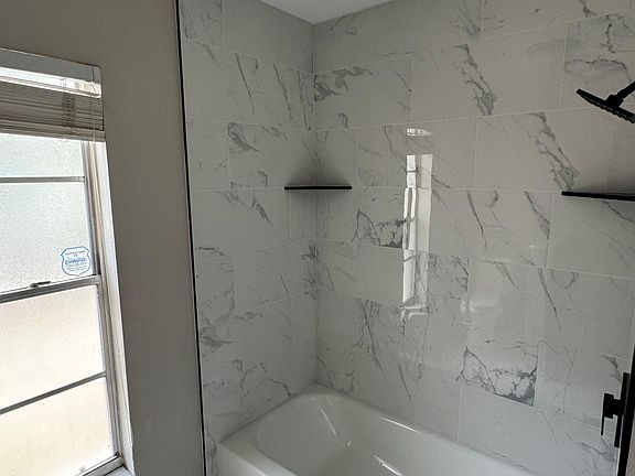 5th image of 3328 Laurel Dale Dr