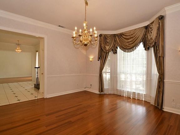 5th image of 3411 Birchwood Ln