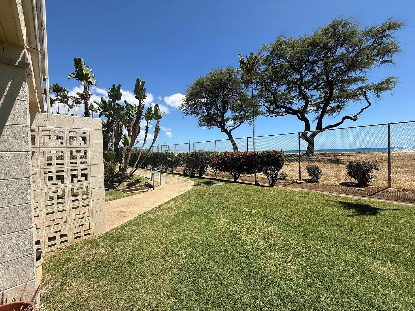 Makaha Surfside — Photo 2