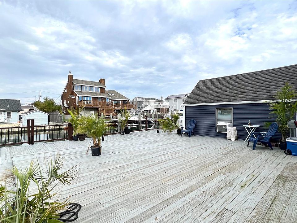 29 Mitchell Ave Babylon, NY Zillow