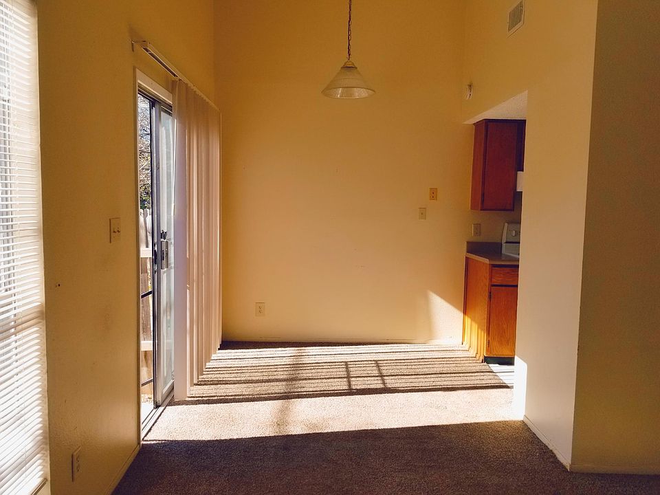 High ceiling dinning room
