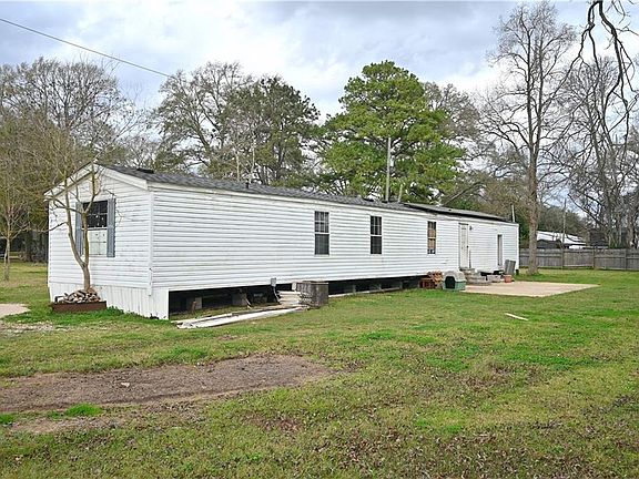 3rd image of 239 Pecan St