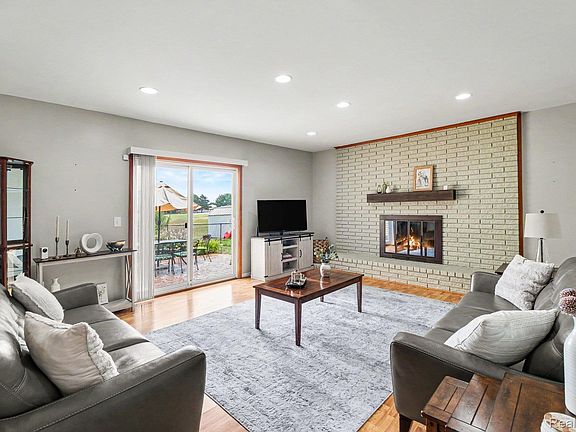 5th image of 38218 Douglas Dr