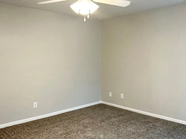 11923 Lakewood West Dr — Photo 8