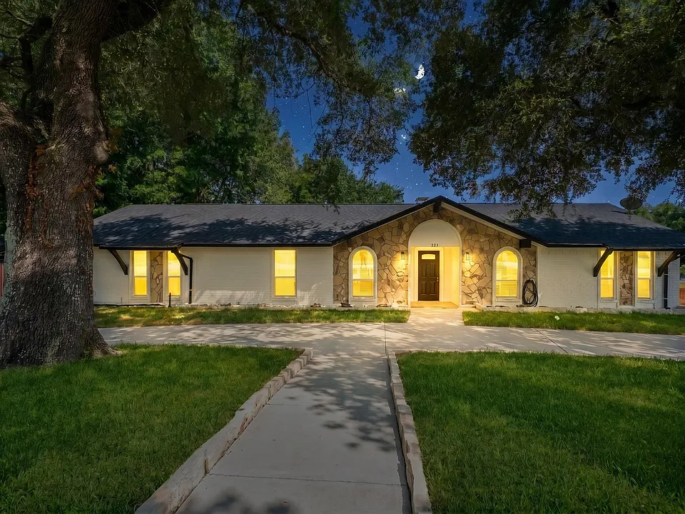 925 Lake North Dr