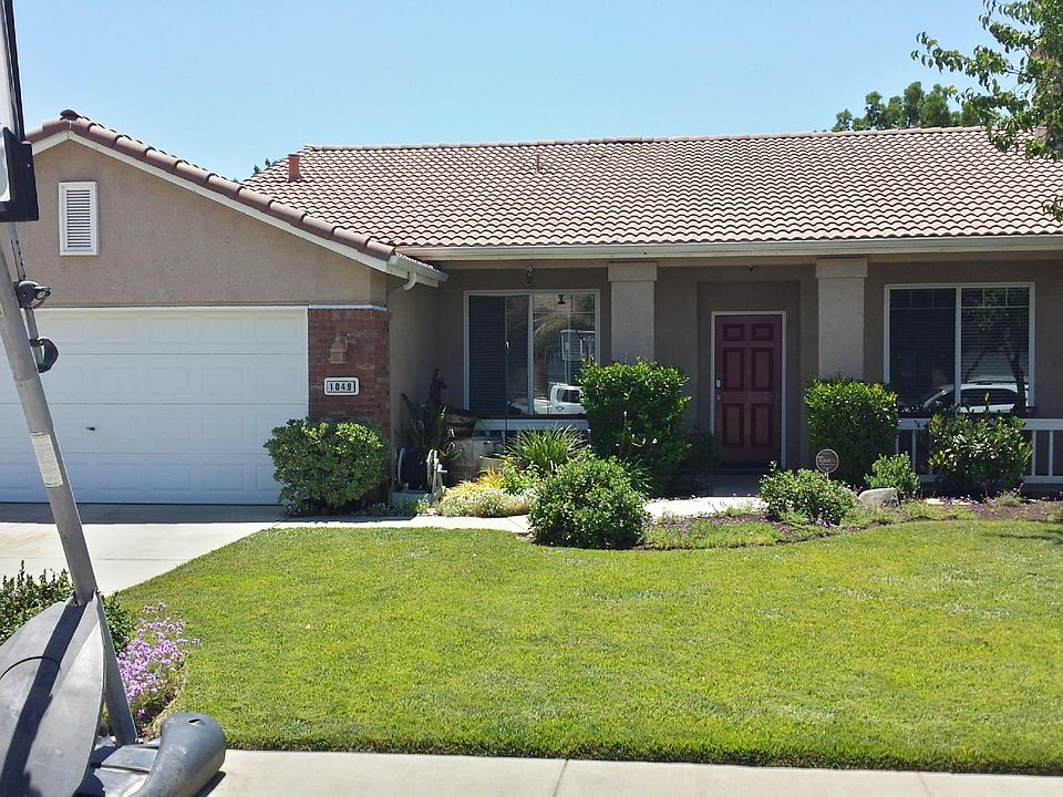 1st image of 1049 W Sandstone Dr