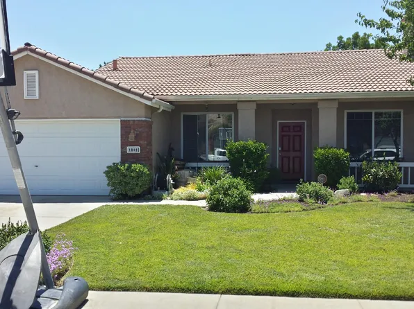 1049 W Sandstone Dr, Hanford, CA 93230