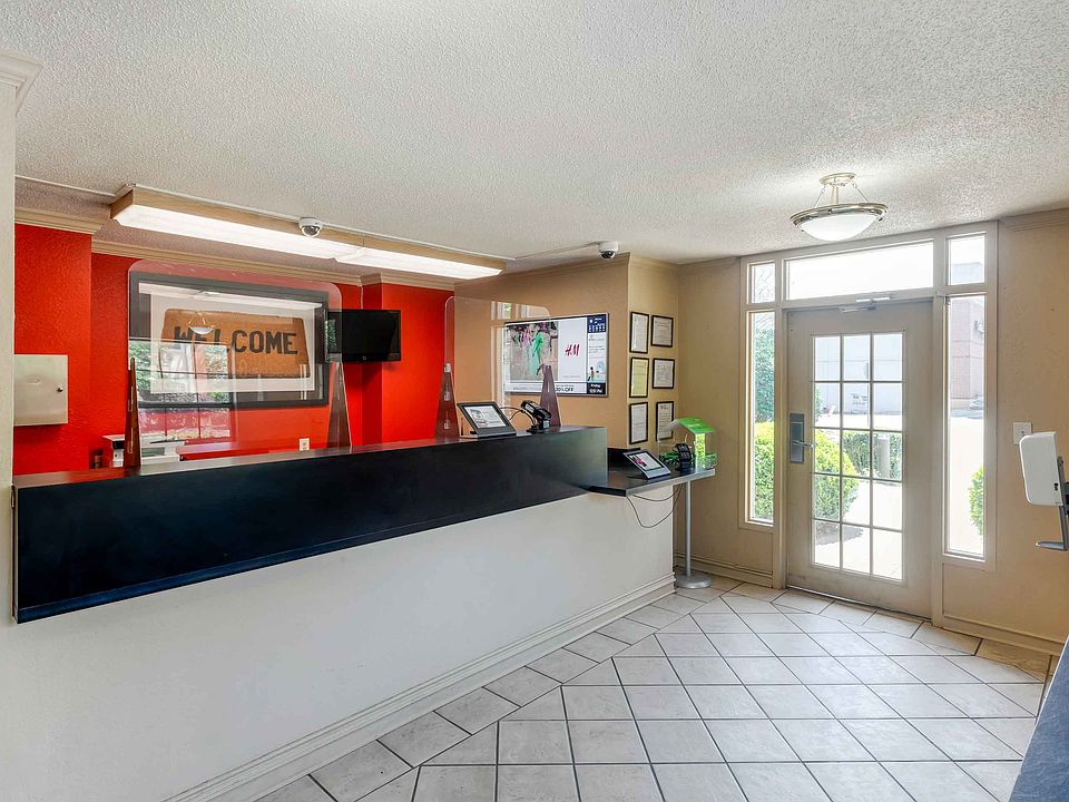 Lobby and Guest Check-in