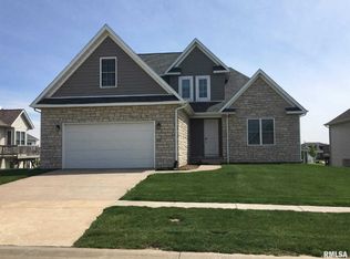 65 Cobblestone Ln, Le Claire, IA 52753