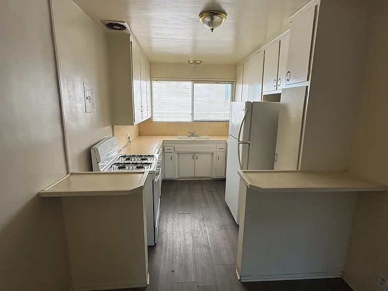 15445 Moorpark St #5 — Photo 5