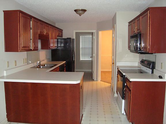 5th image of 8304 Crimson Creek Dr