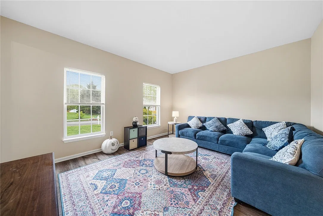 4 bed, 2.5 bath, 2876 sqft, $3,500 — Photo 4