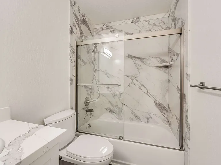 558 Beresford Ave — Photo 17
