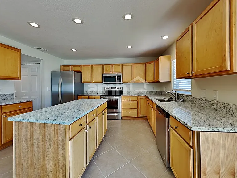 715 Valrico Hills Ln — Photo 3