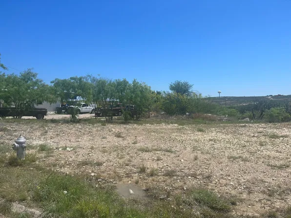 161 E Bowie St #10, Del Rio, TX 78840