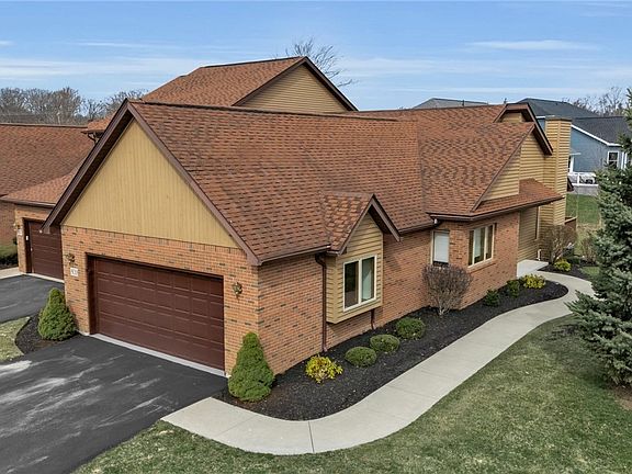 2nd image of 809 Carriage Ln
