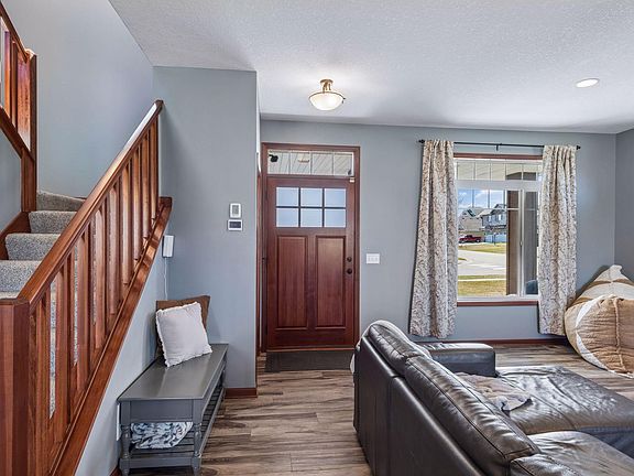 4th image of 296 Krause Ave W