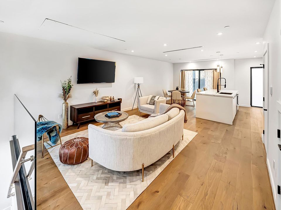 1st image of 1409 N Poinsettia Pl