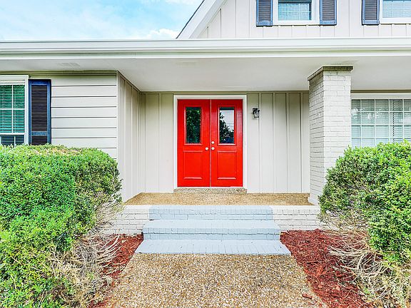 5th image of 3734 Edgewater Dr