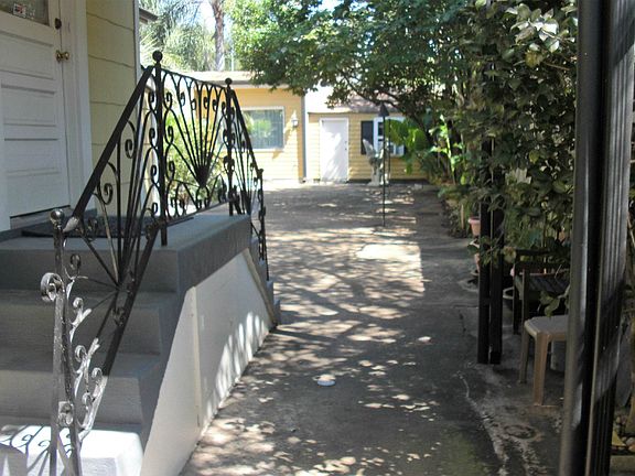 Side door to laundry + kitchen