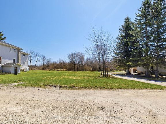 4th image of 32 Brock St N