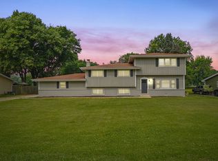 10S332 Alma Ln, Naperville, IL 60564