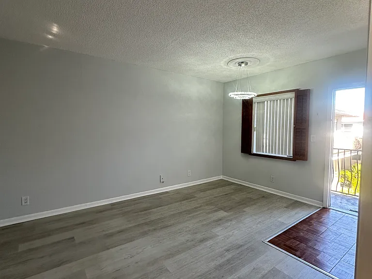 2717 Middle River Dr — Photo 4