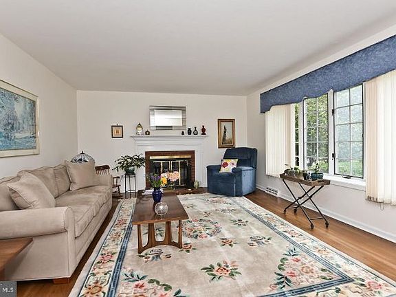 3rd image of 65 Lillie St