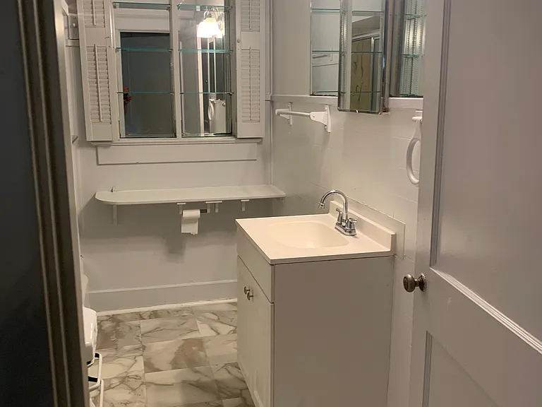 109 Browning Ave — Photo 7