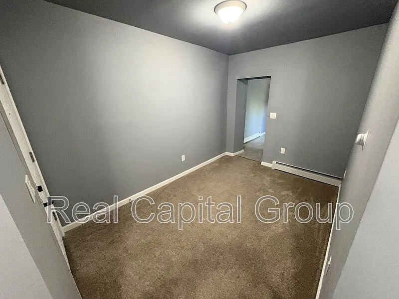 3 bed, 1.0 bath, $1,595 — Photo 2