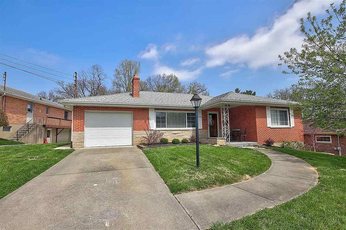 308 Birchwood Dr photo 1