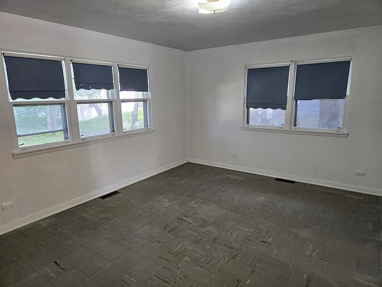 1117 S Saxby Ave — Photo 3