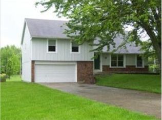 19203 Heritage Cir, Stilwell, KS 66085