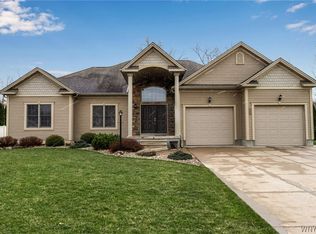 536 Oak Run Dr, Lewiston, NY 14092