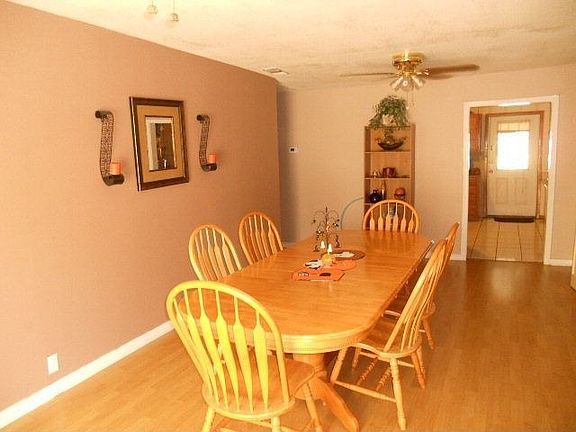 4th image of 421 W 11th St