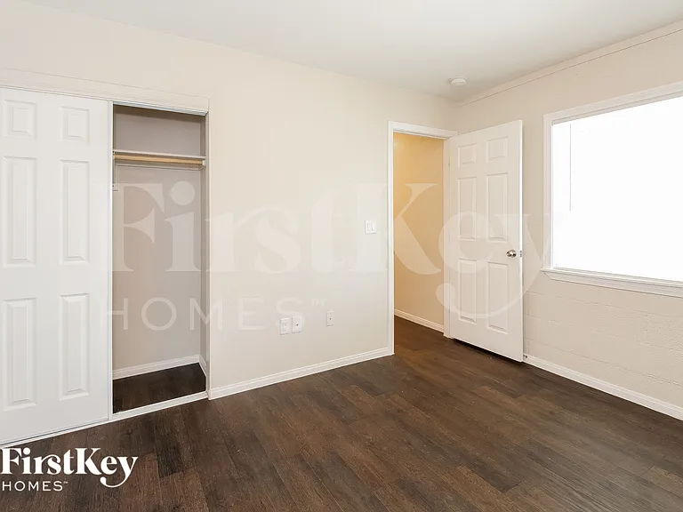 2128 Carver Ave — Photo 14