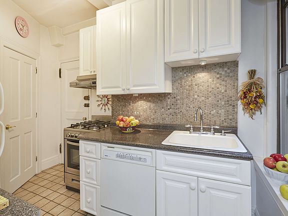 3rd image of 124 E 84th St APT 3C