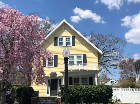 195 Bedford St, New Bedford, MA 02740