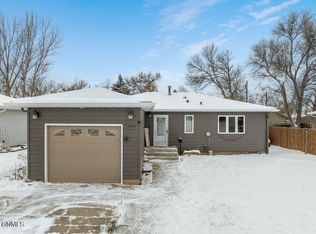 503 15th Ave W, Williston, ND 58801