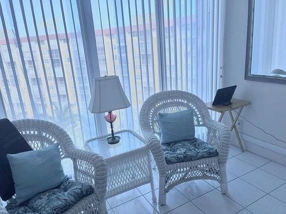 4th image of 2731 NE 14th Street Causeway #904A