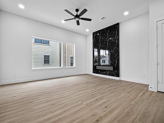 4th image of 1107 Wilson St