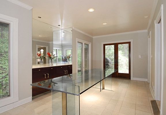 Dining w/ wall-to-wall windows