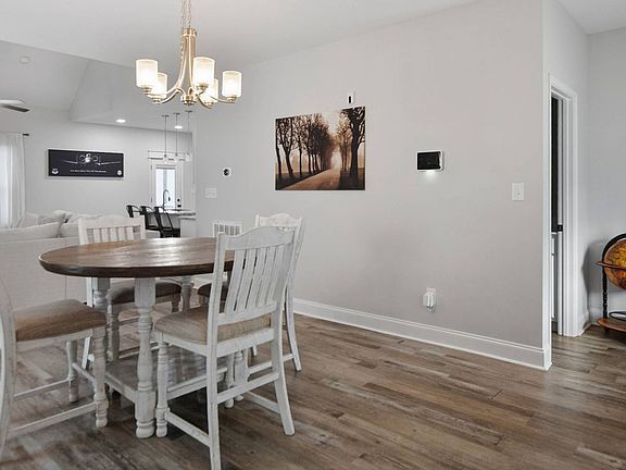 5th image of 515 Woodtrace Dr