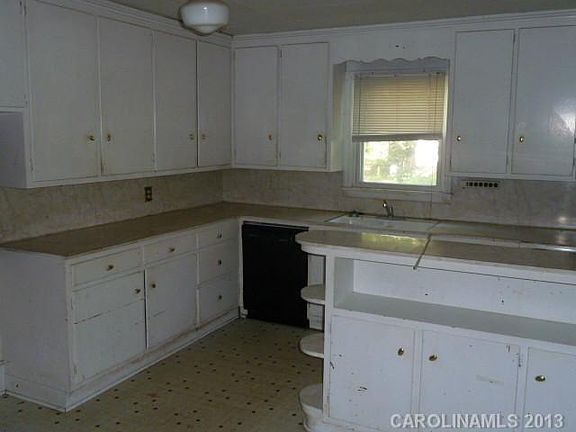 2nd image of 609 Hasty St