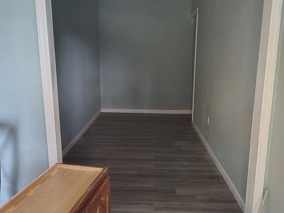 3rd image of 212 Farmer St