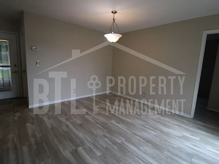 240 Fox Ridge Rd — Photo 7