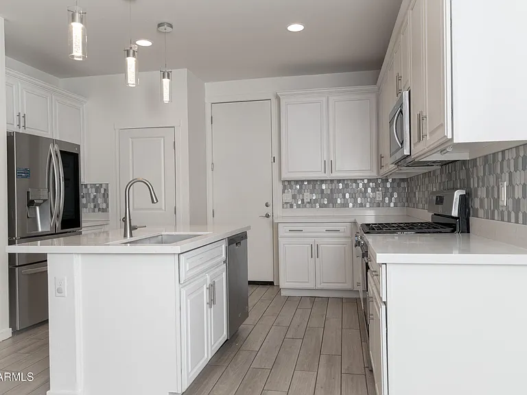 6018 W Hartford Ct — Photo 9