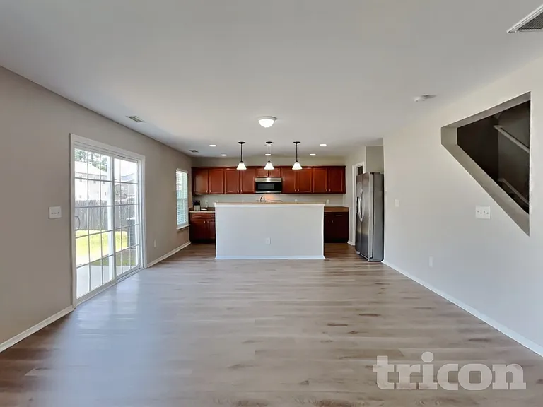 514 Kerriann Ln — Photo 5