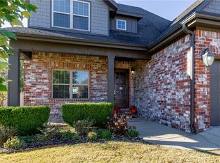 4100 S Willowbend Dr, Rogers, AR 72758