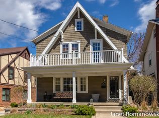 2027 Wealthy St SE, East Grand Rapids, MI 49506